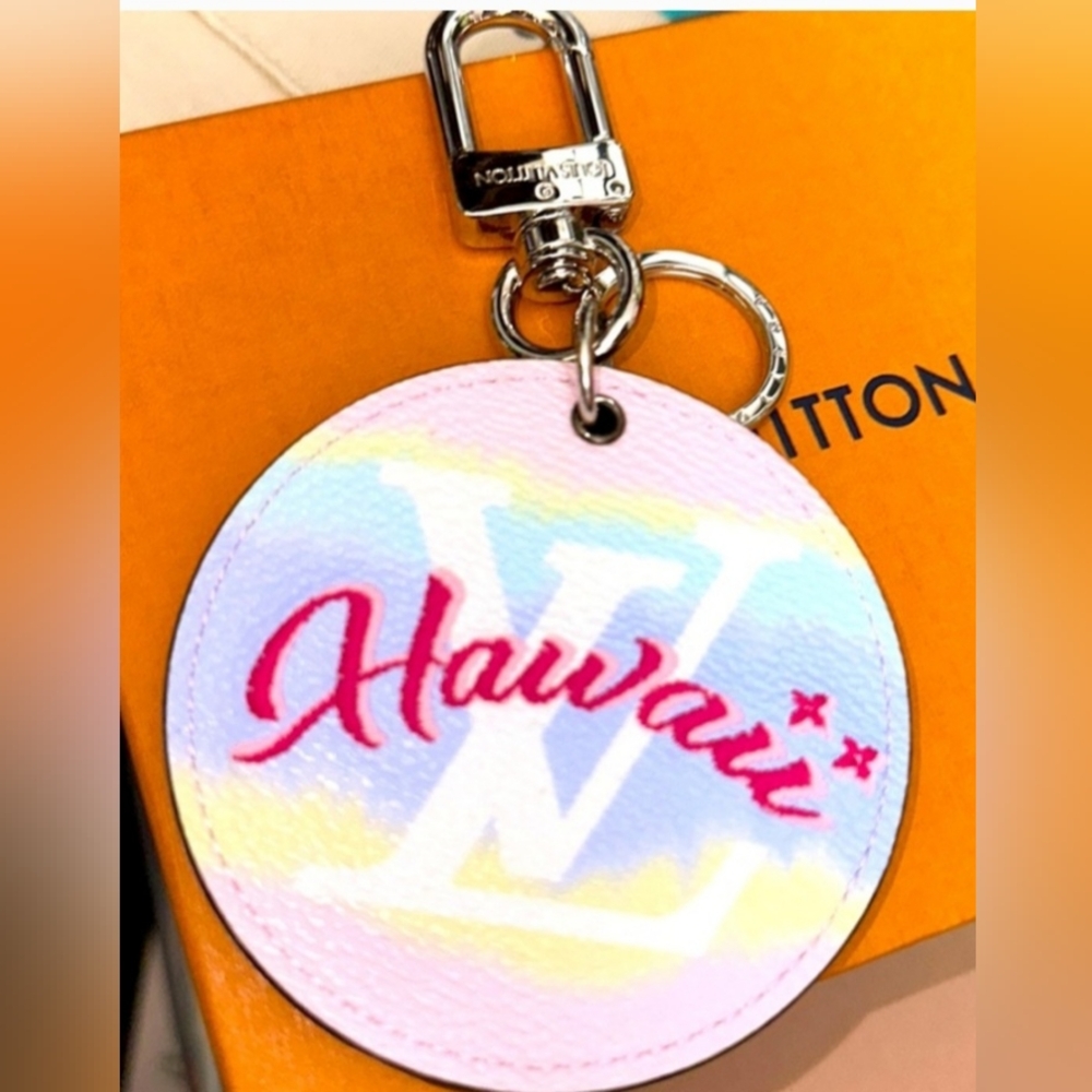 LIMITED EDITION LOUIS VUITTON ESCALE KEYCHAIN HAWAII NEW!